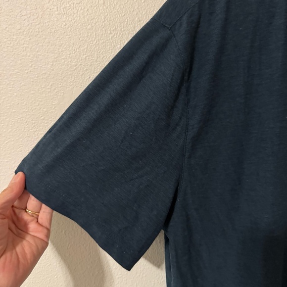 Vuori Strato Tech Polo Navy Heather Preppy Performance Athleisure-Large - Picture 4 of 8